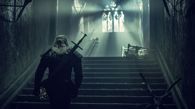 Um Vislumbre do Lobo Branco: Liam Hemsworth Estreia no Universo de The Witcher