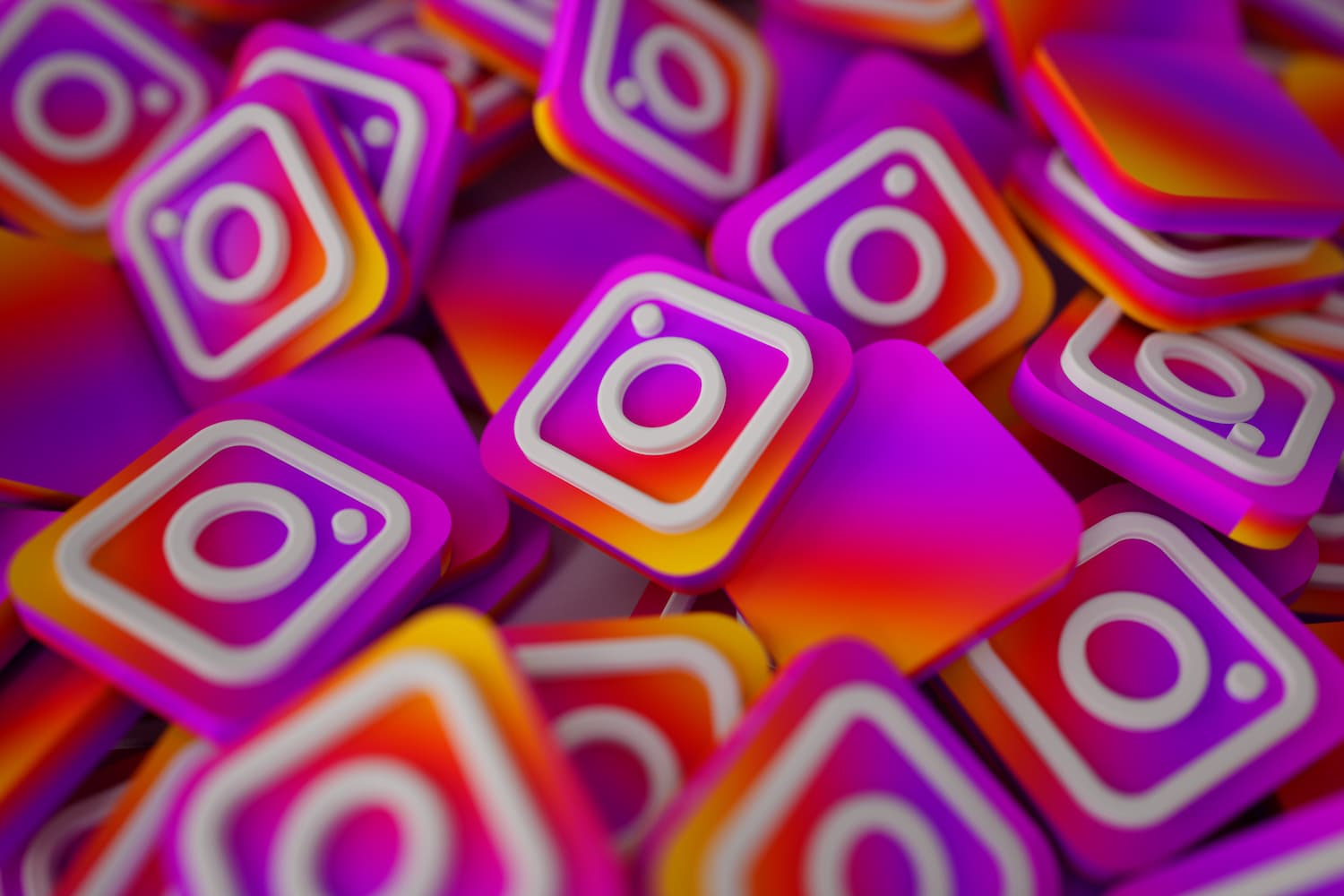 Sob o argumento de que os conteúdos não deveriam se tornar uma competição de likes, o Instagram preferiu esconder o número de curtidas em julho de 2019. 
